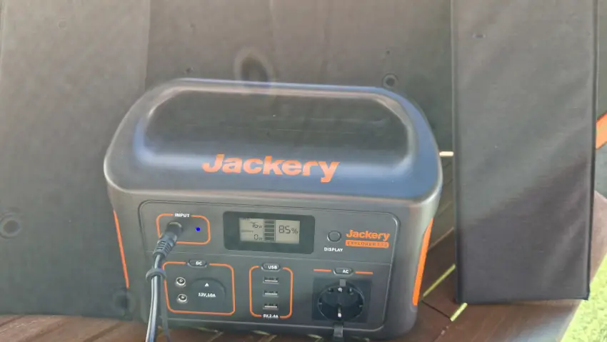 Auladen ueber Solarpanel Jackery Explorer 500