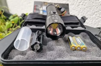 Shadowhawk Taschenlampe inklusive Zubehör