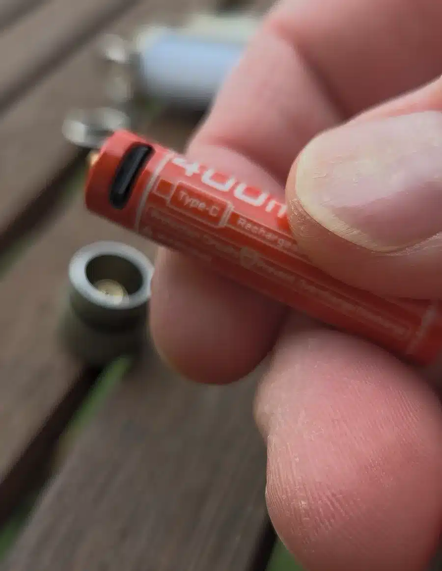 AAA-Batterie als Notfall-Fallback für die Acebeam UC3A EDC-Taschenlampe