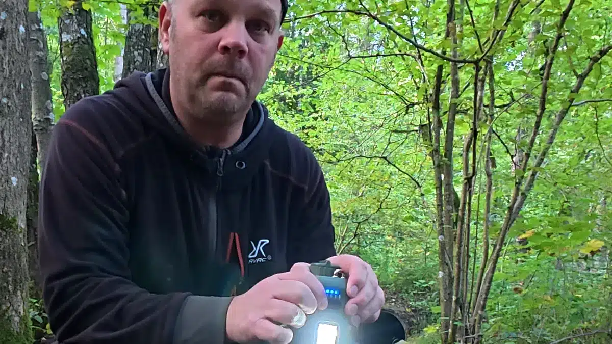 Eingebaute Taschenlampe des ITEHIL Wasserfilters leuchtet